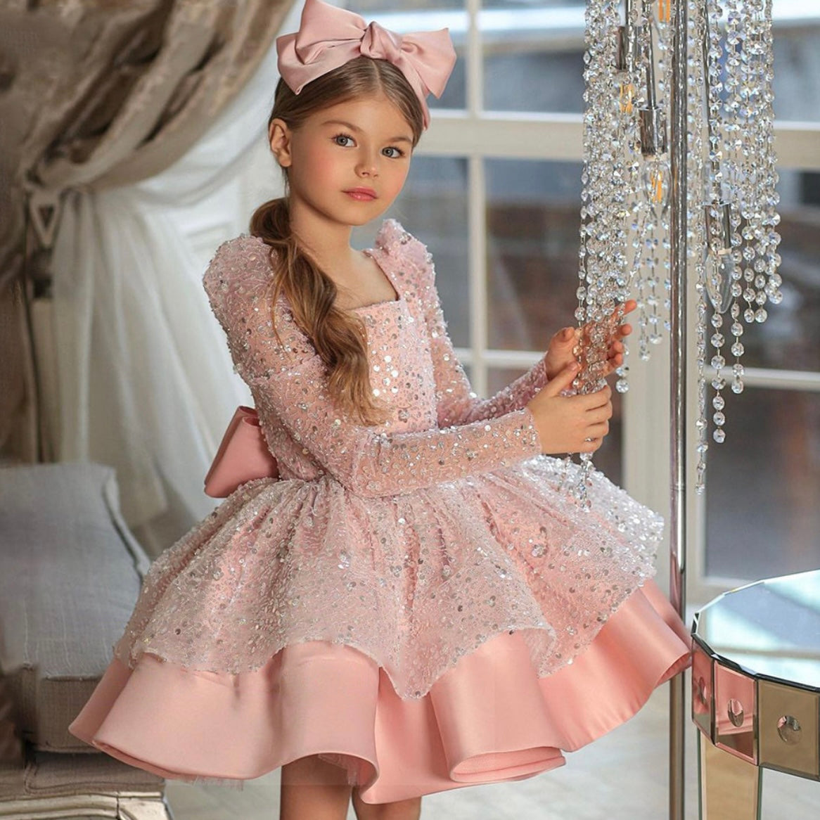 Vestido de fiesta con lentejuelas y lazo