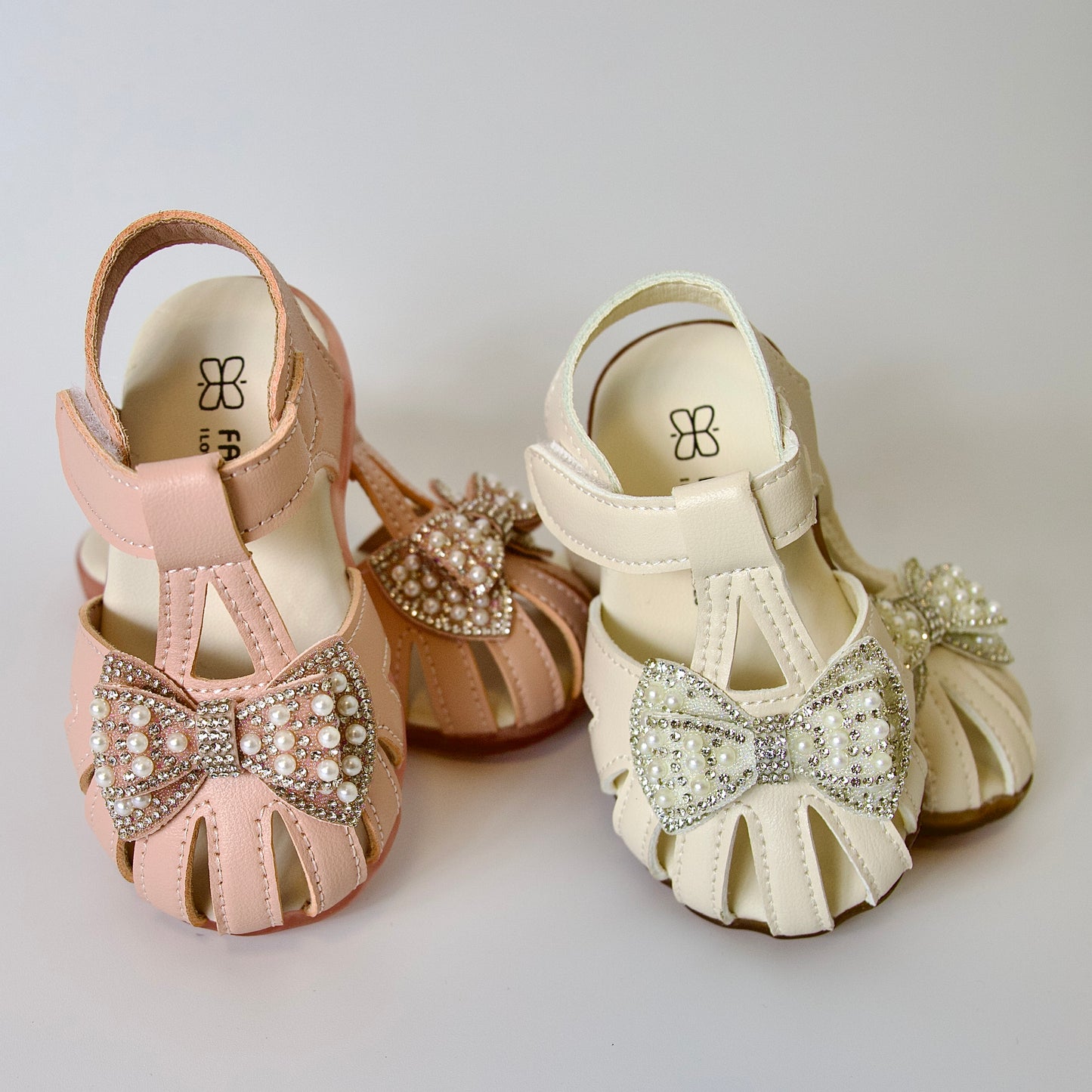 Sandalias para niña — PUNTA CERRADA Y LAZO CON BRILLOS