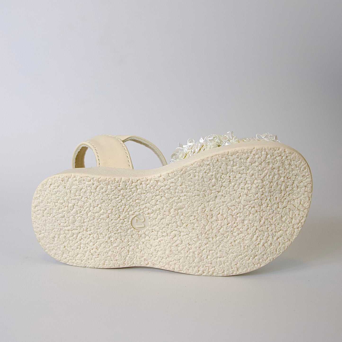 Pequeña dama
Sandalias elegantes con encaje y perlas decorativas