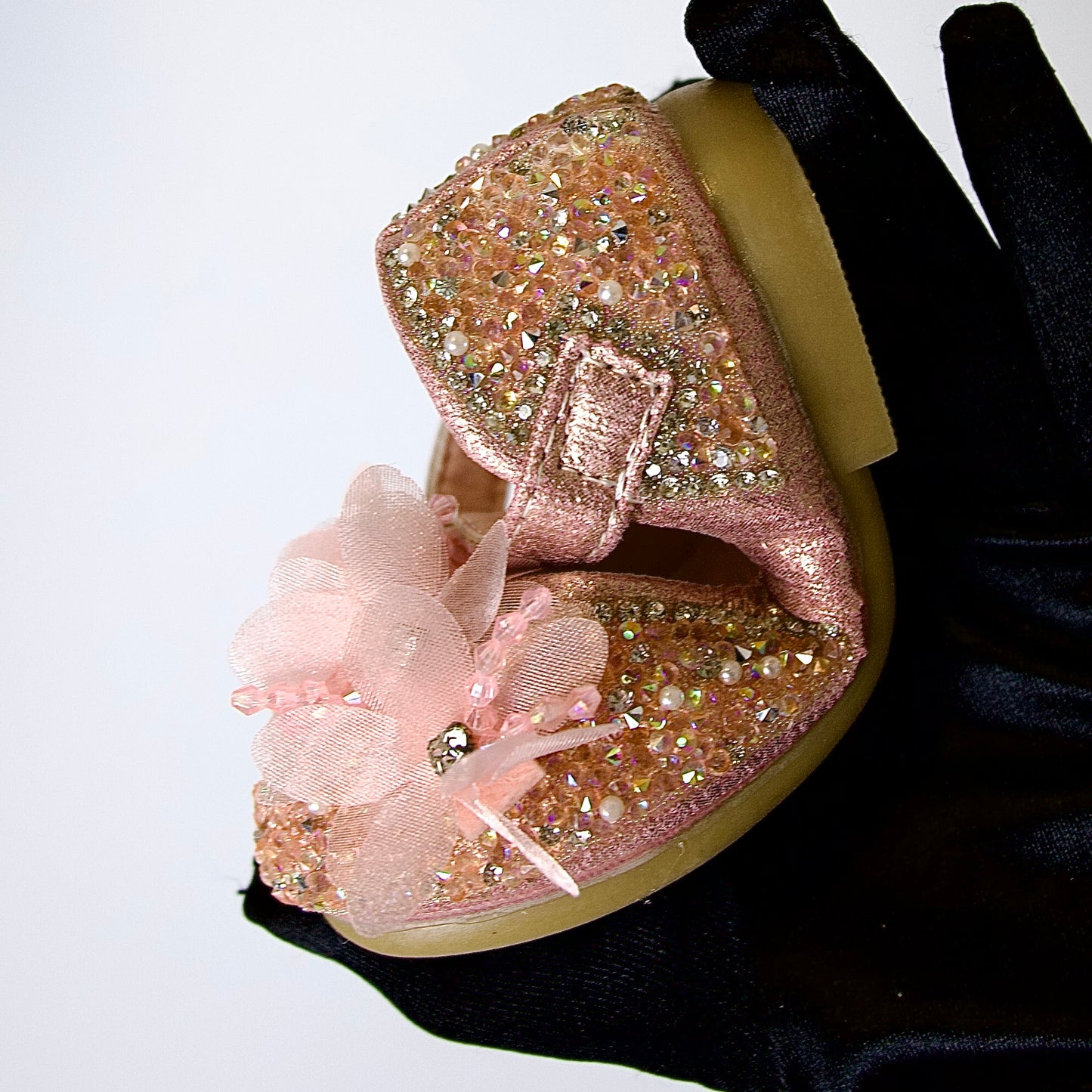 Zapatos rosados con flores y cristales — perfectos para brillar