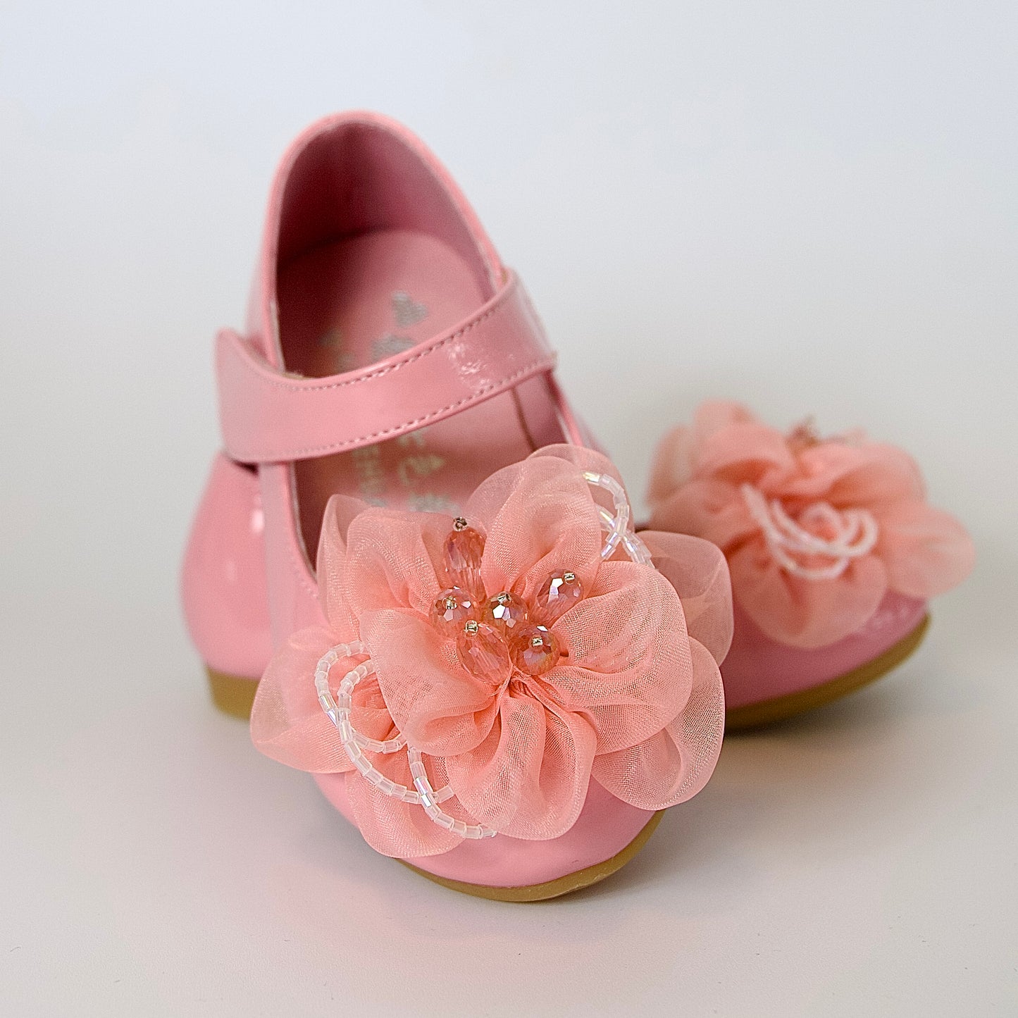Zapatos charol con flor grande — perfectos para ocasiones especiales y momentos inolvidables