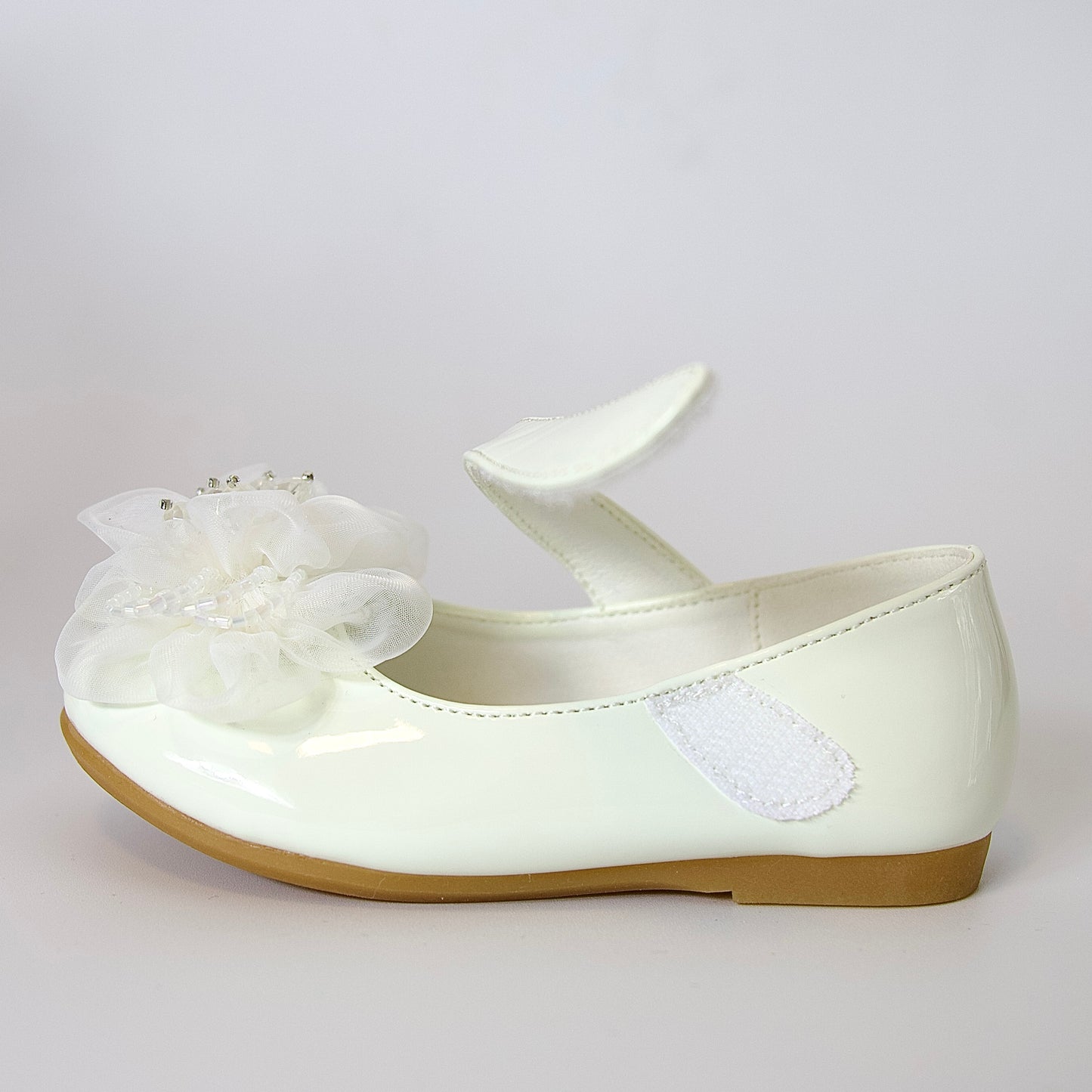 Zapatos charol con flor grande — perfectos para ocasiones especiales y momentos inolvidables