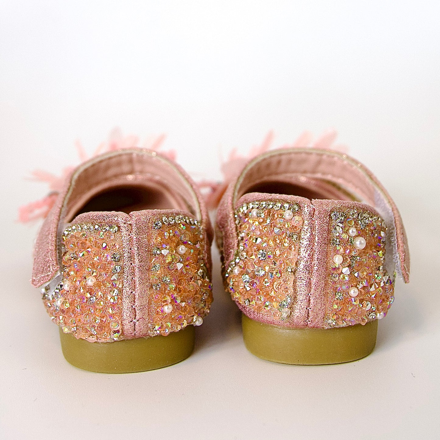 Zapatos rosados con flores y cristales — perfectos para brillar