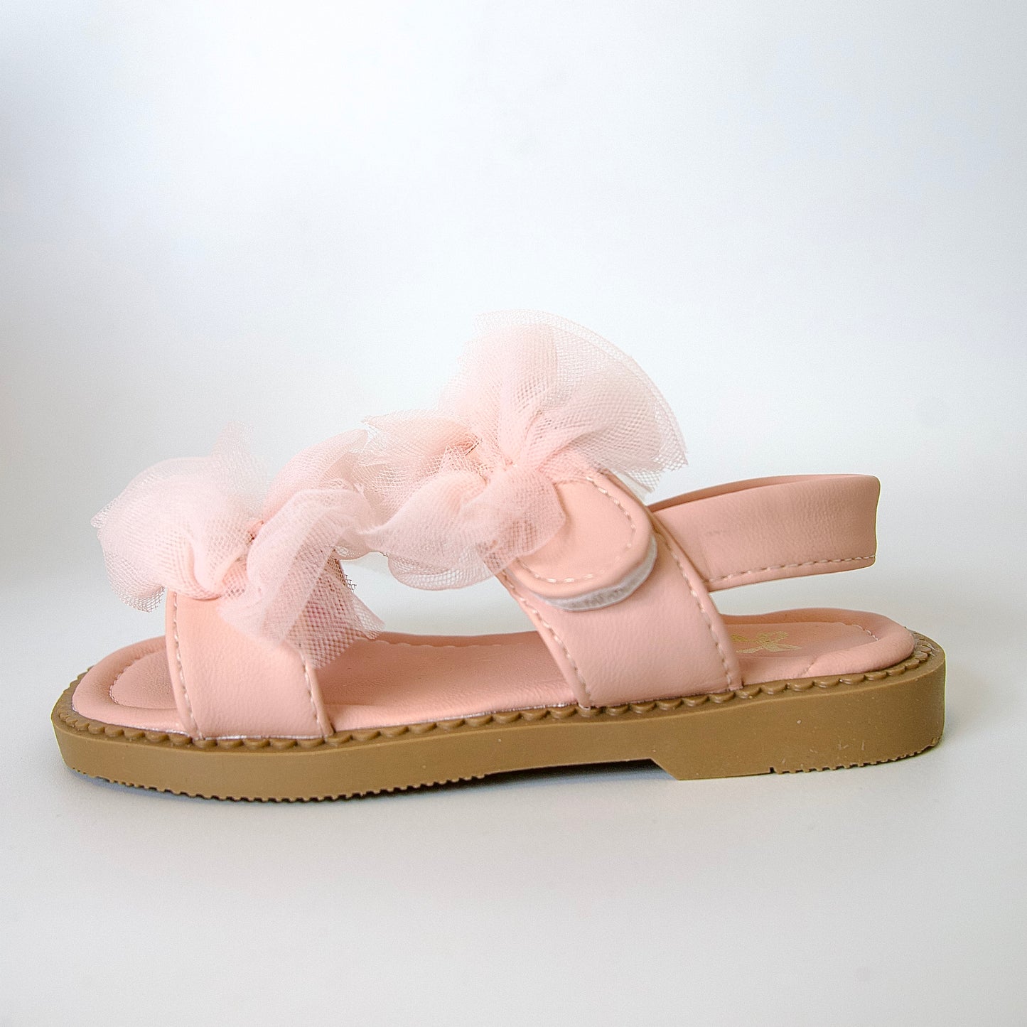 Sandalias con moños de tul — un modelo encantador para niñas.