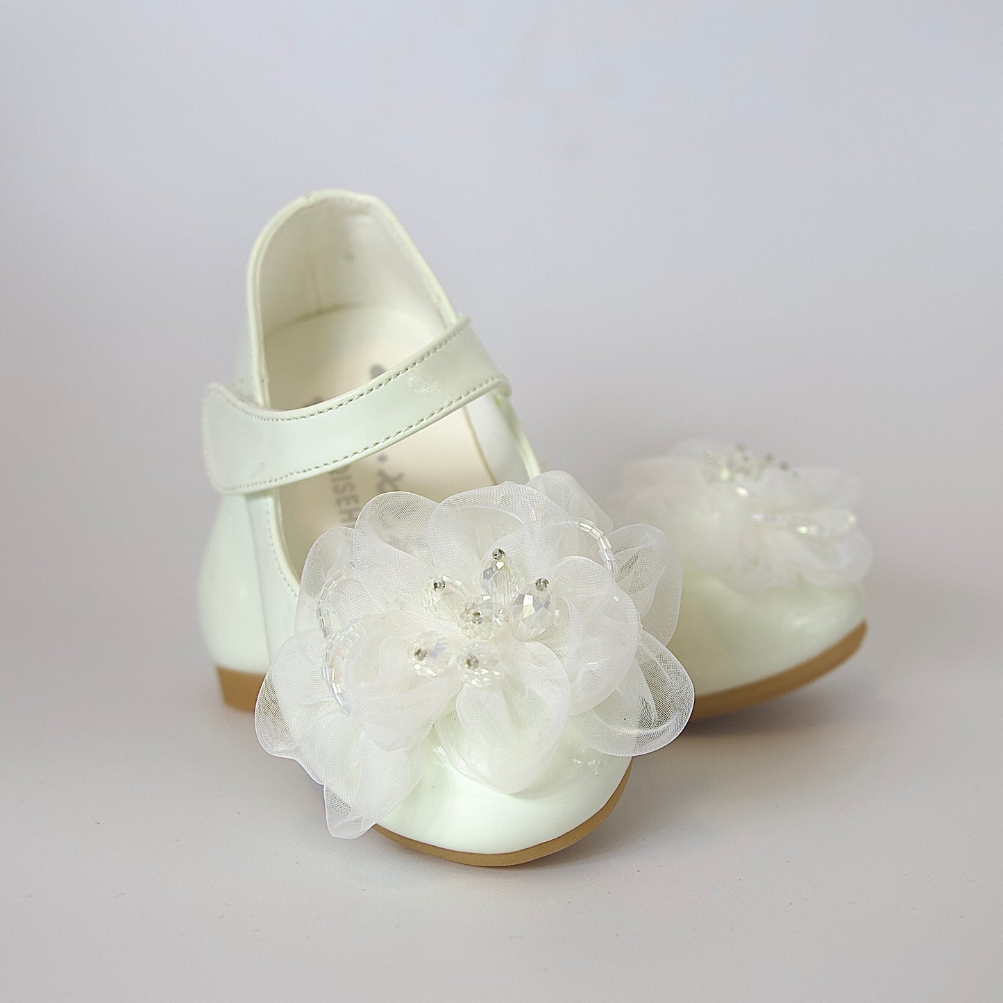 Zapatos charol con flor grande — perfectos para ocasiones especiales y momentos inolvidables