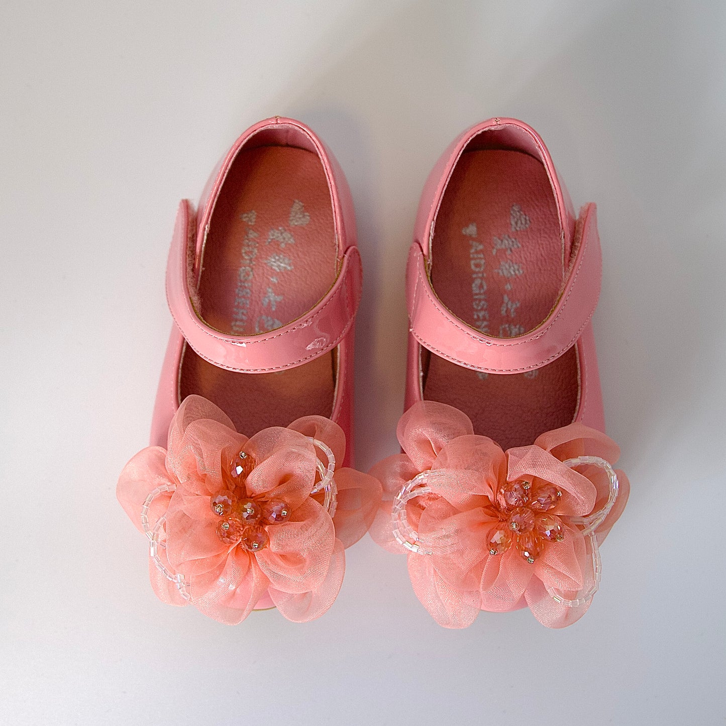 Zapatos charol con flor grande — perfectos para ocasiones especiales y momentos inolvidables