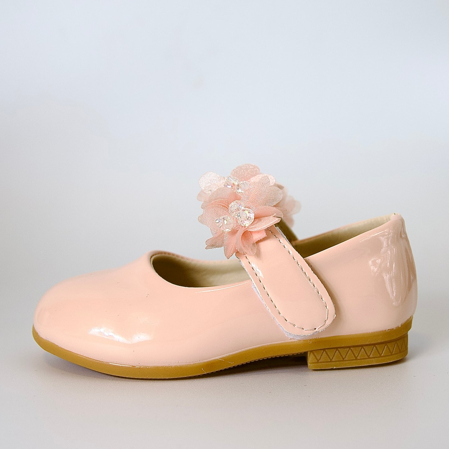 Zapatos charol con flores de cristal — perfectos para momentos especiales