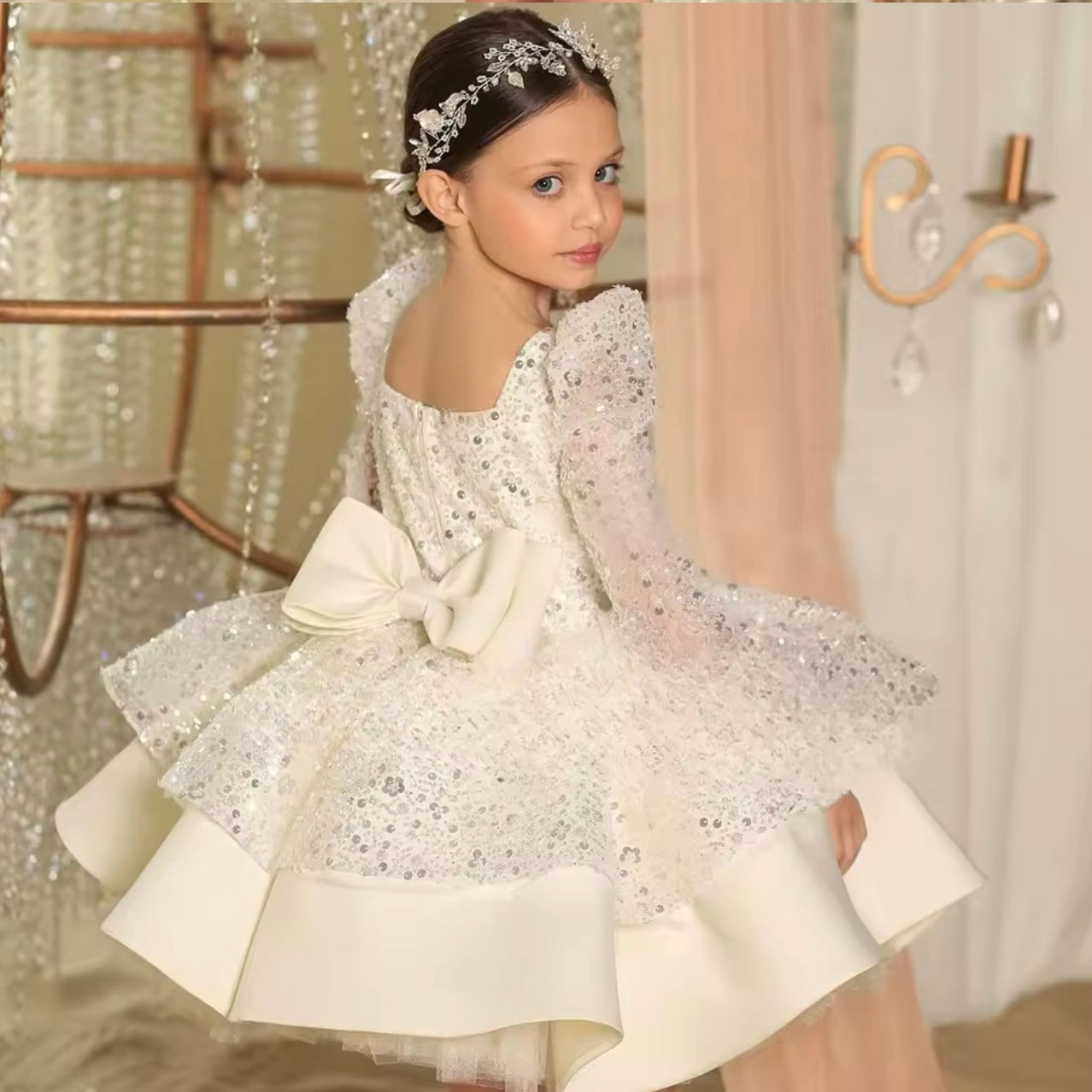 Vestido de fiesta con lentejuelas y lazo