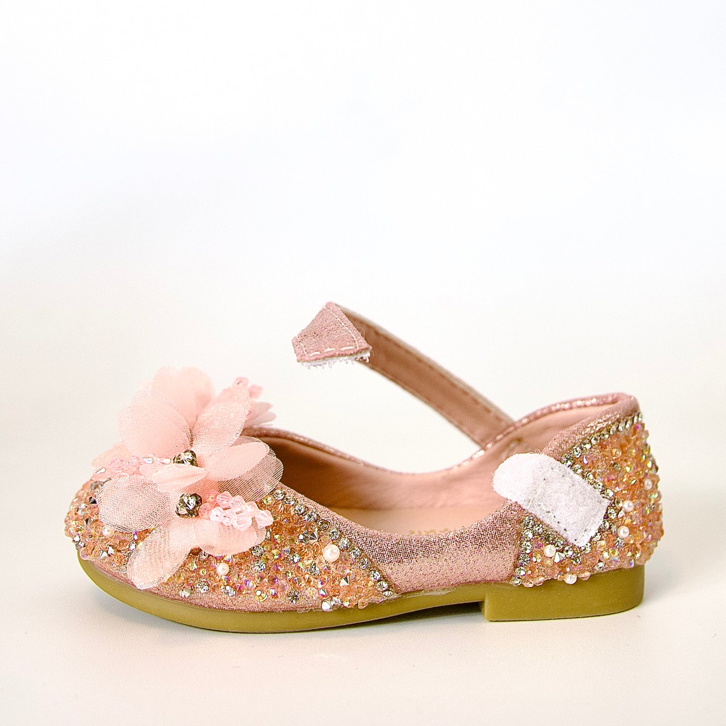 Zapatos rosados con flores y cristales — perfectos para brillar