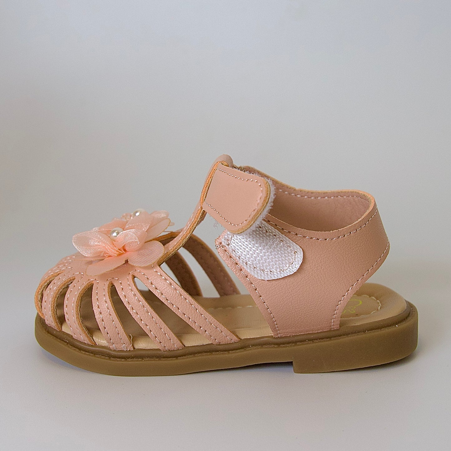Sandalias rosadas con flores y perlas — perfectas para paseos, jardín infantil y celebraciones de verano!
