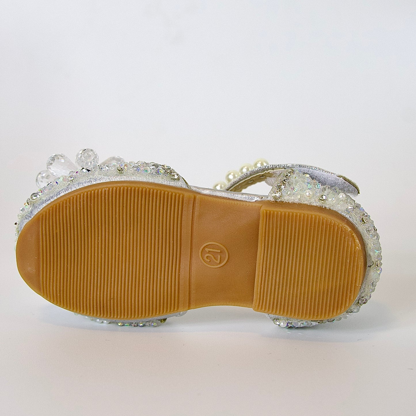 Zapatos festivos con cristales, perlas y cuentas plateadas