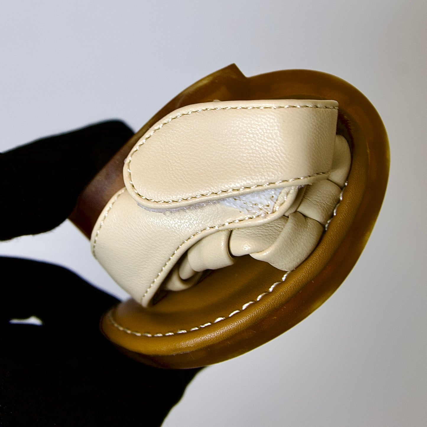 Sandalias tejidas color beige — perfectas para paseos, juegos y días soleados