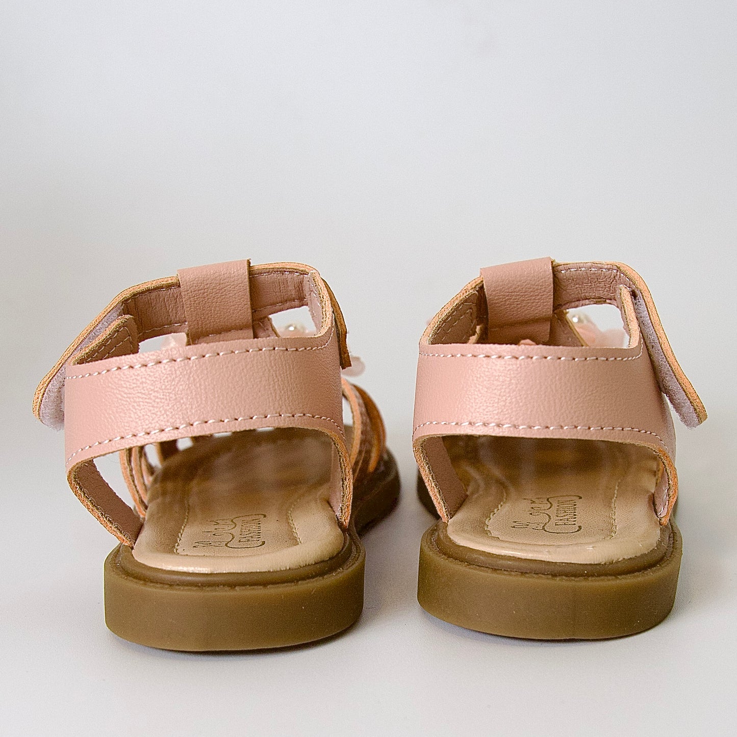 Sandalias rosadas con flores y perlas — perfectas para paseos, jardín infantil y celebraciones de verano!