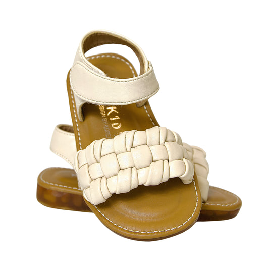 Sandalias tejidas color beige — perfectas para paseos, juegos y días soleados