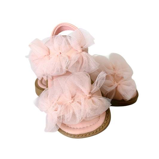 Sandalias con moños de tul — un modelo encantador para niñas.