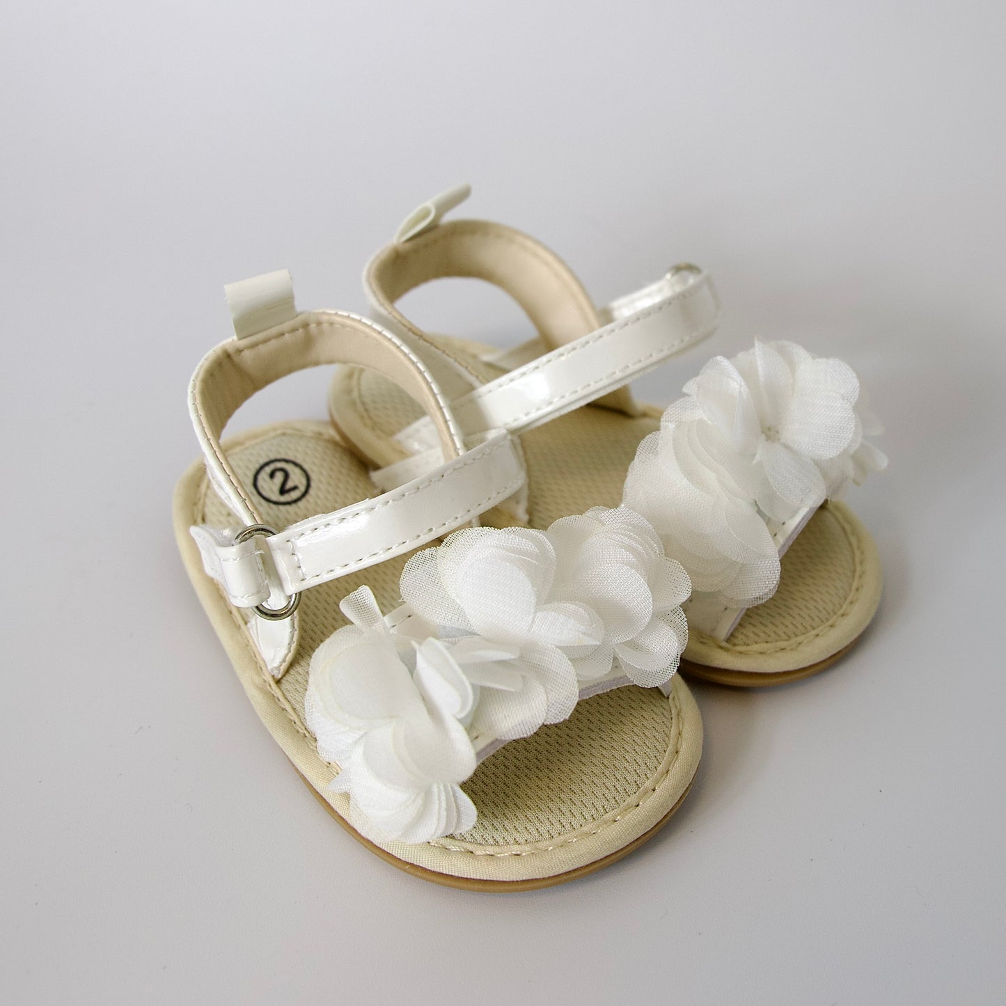 Sandalias para niña — FLORES BLANCAS
