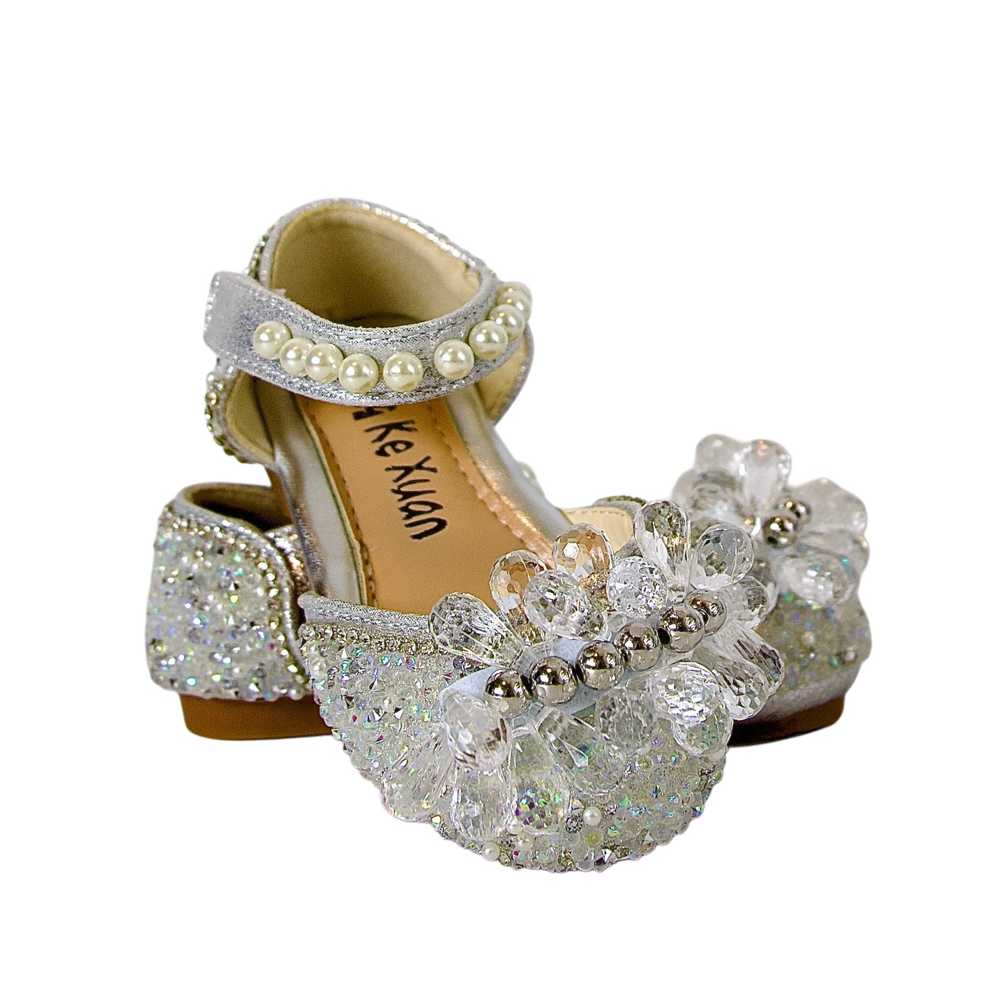 Zapatos festivos con cristales, perlas y cuentas plateadas