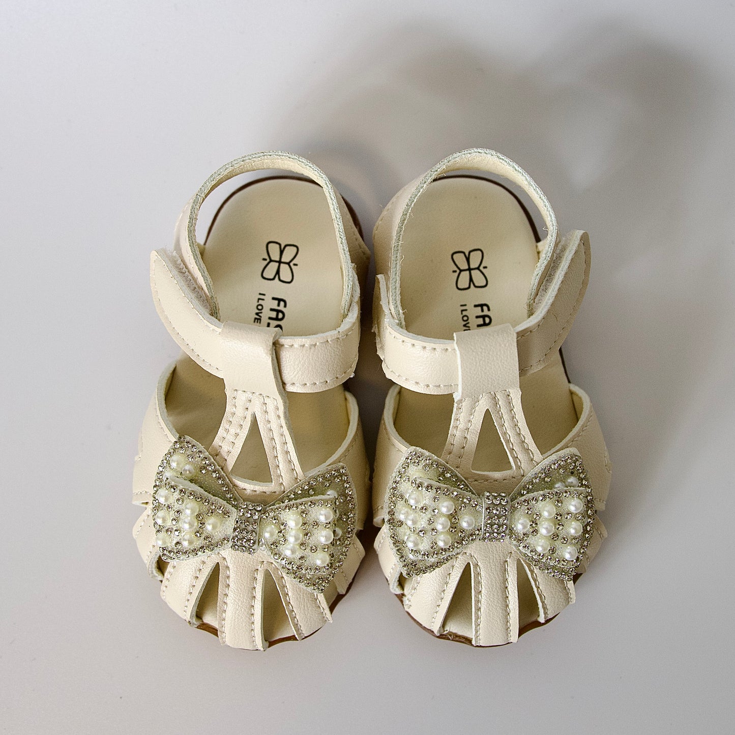 Sandalias para niña — PUNTA CERRADA Y LAZO CON BRILLOS