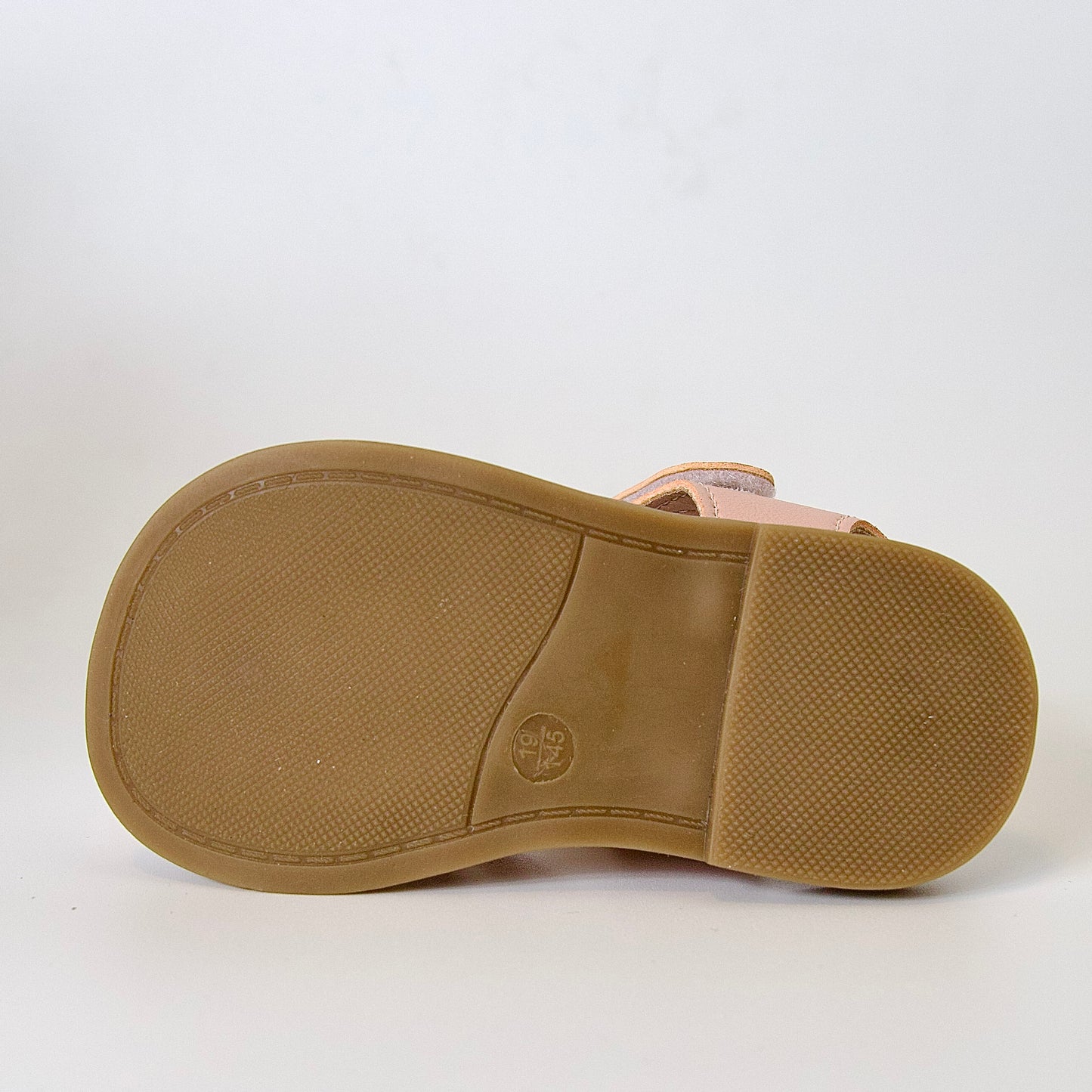 Sandalias rosadas con flores y perlas — perfectas para paseos, jardín infantil y celebraciones de verano!