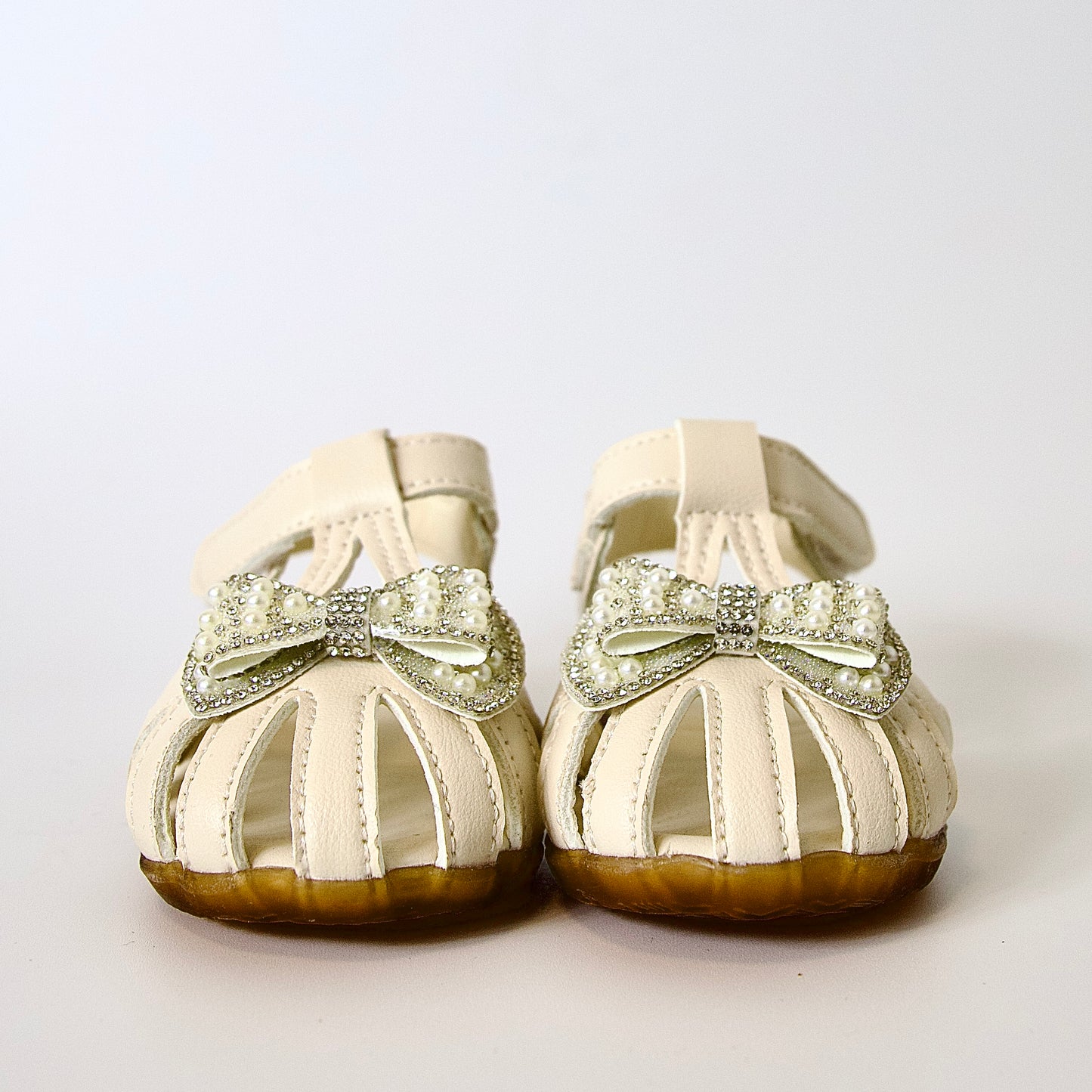 Sandalias para niña — PUNTA CERRADA Y LAZO CON BRILLOS