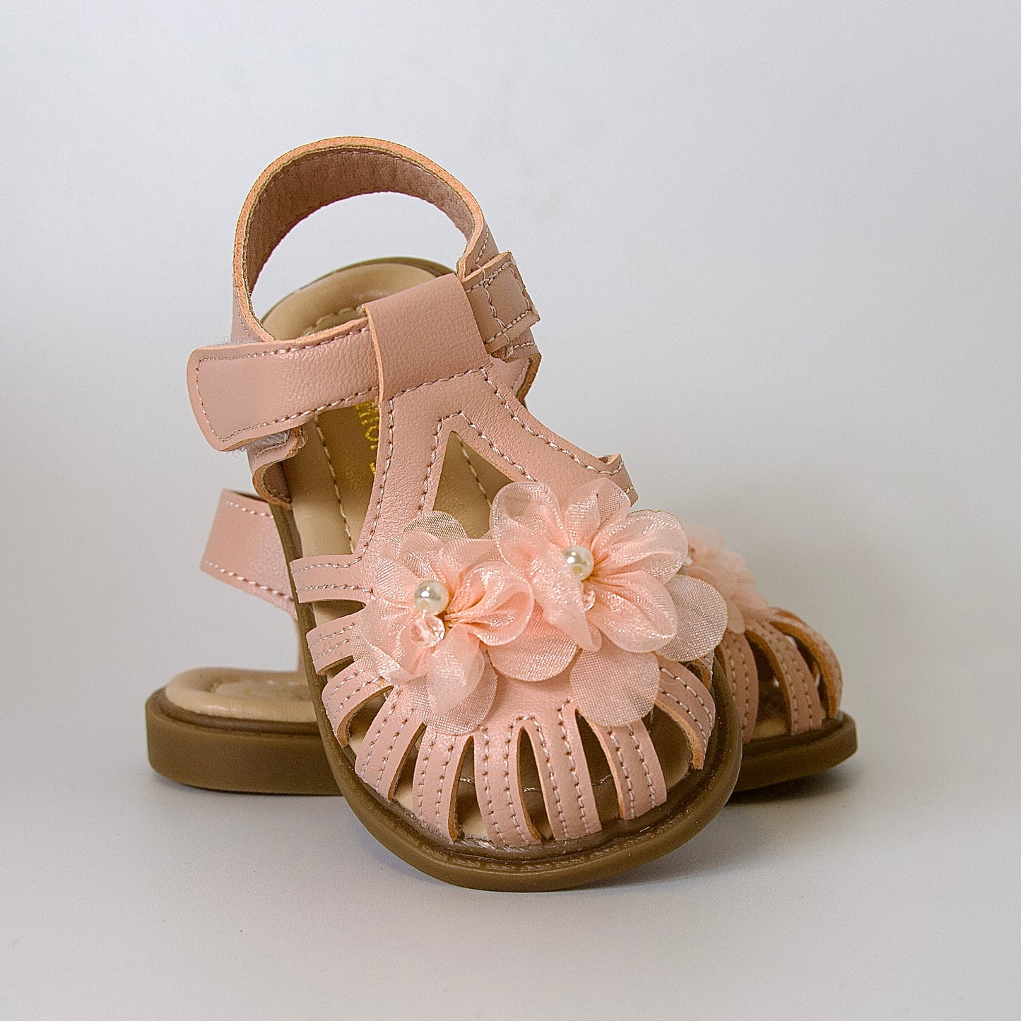 Sandalias rosadas con flores y perlas — perfectas para paseos, jardín infantil y celebraciones de verano!